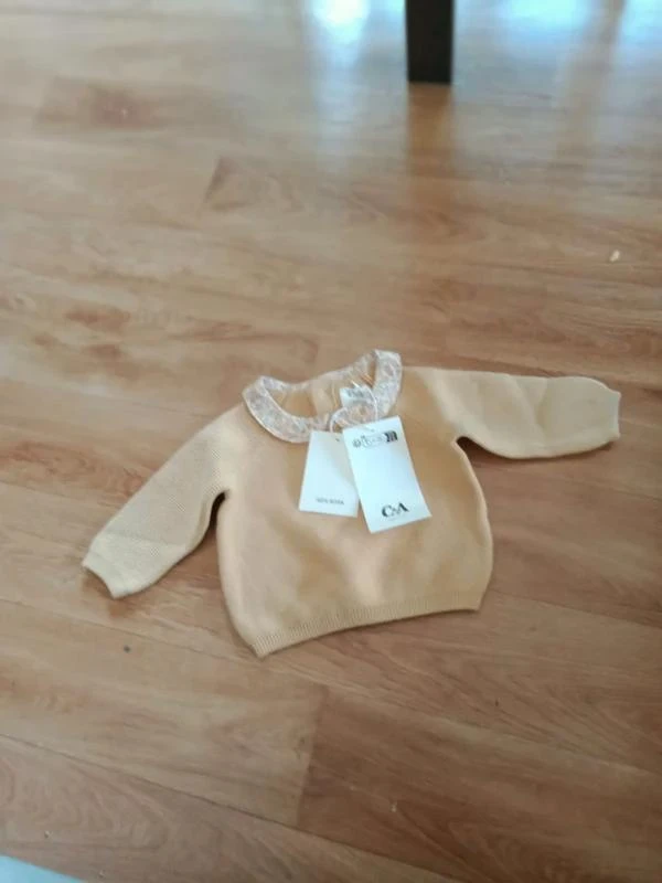 c&a pull avec un joli col 1 mois neuf